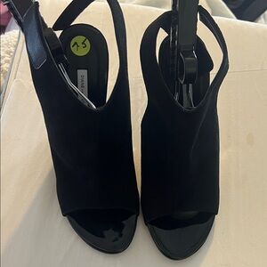 Diane Von Furstenberg Black Suede Open-Toe Slingback Heels with Patent Toe